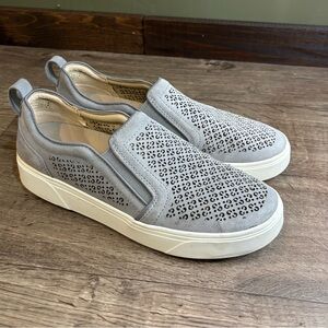 Vionic Kimmie Perf Women’s Size 8.5 Gray Slip On Shoes
